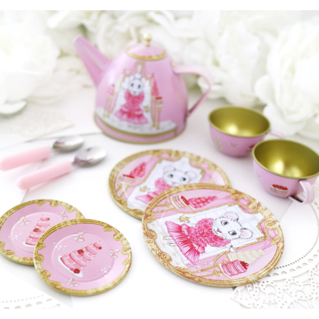 https://www.thefairyshop.com.au/cdn/shop/products/claris-the-chicest-mouse-tea-set-in-a-carry-case-3_1445x.png?v=1676178104